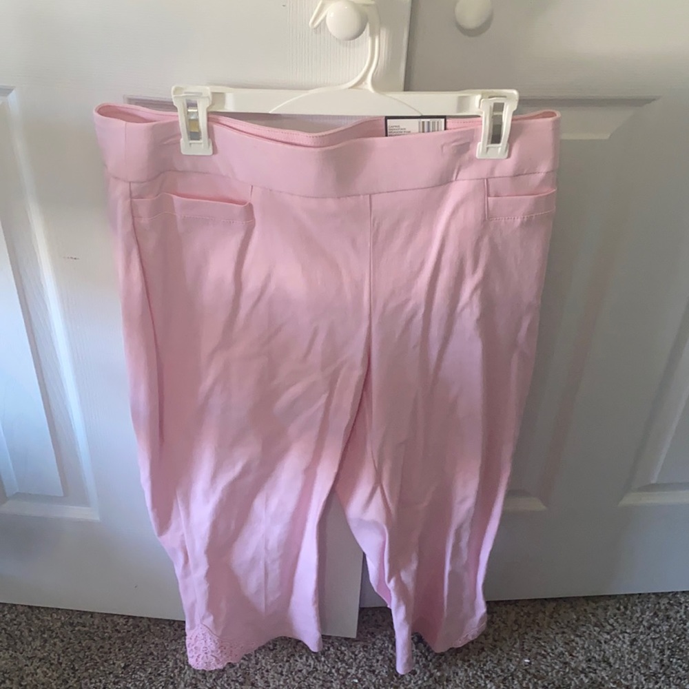 Brand New Kim Rogers Pink Capris with pockets